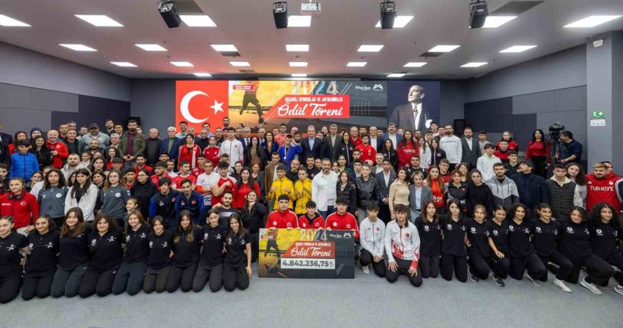 Mersin’de Başarılı Sporcular Ve Antrenörler Ödüllendirildi
