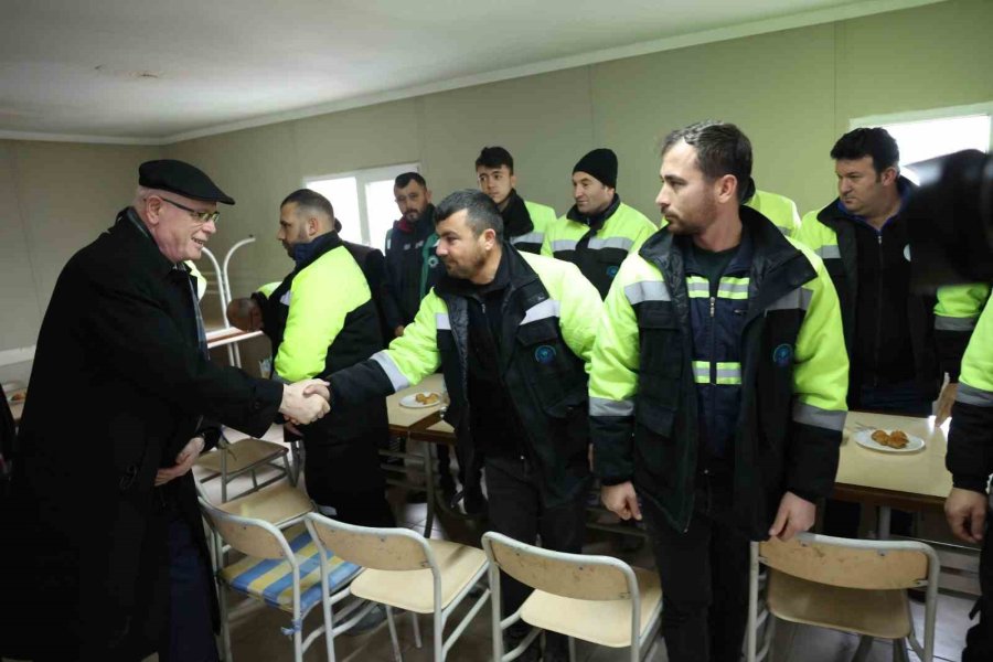 Başkan Kurt Personelin Yeni Yılını Kutladı