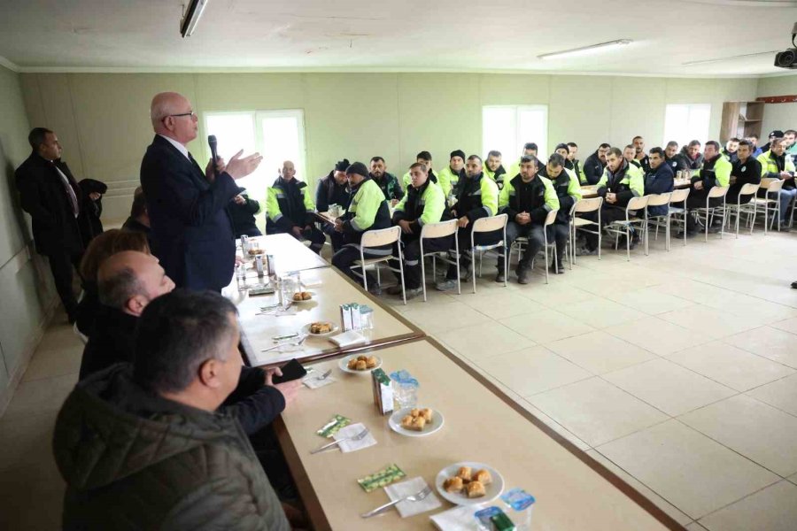 Başkan Kurt Personelin Yeni Yılını Kutladı