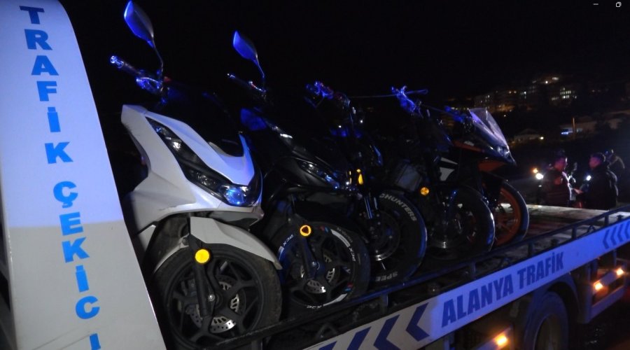 Alanya’da Yarış Yapmak İçin Toplanan Motosiklet Sürücülerine Polis Baskını