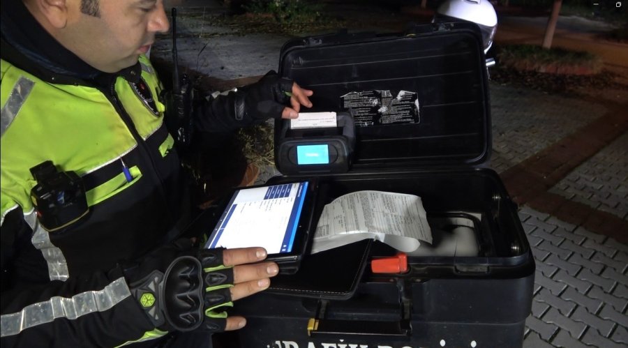 Alanya’da Yarış Yapmak İçin Toplanan Motosiklet Sürücülerine Polis Baskını