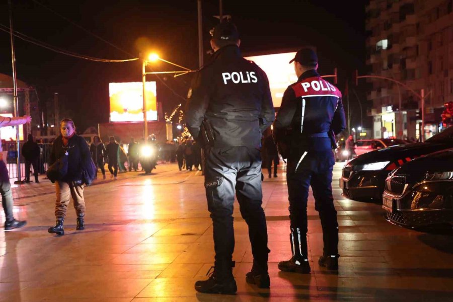 Antalya’da Yılbaşı Gecesi Aranan 101 Kişi Yakalandı