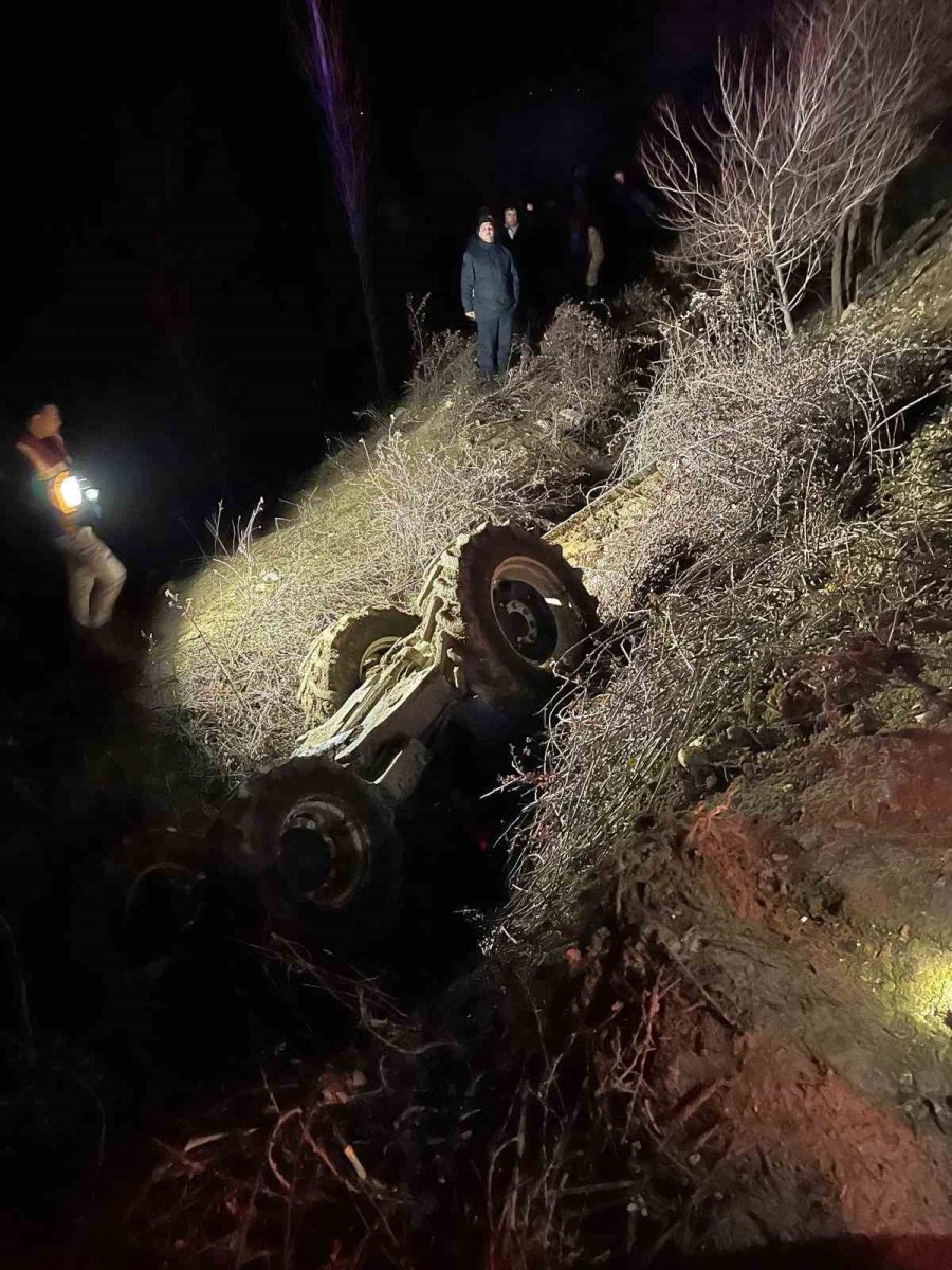 Antalya’da 14 Yaşındaki Sürücünün Kullandığı Traktör Devrildi: 2 Ölü