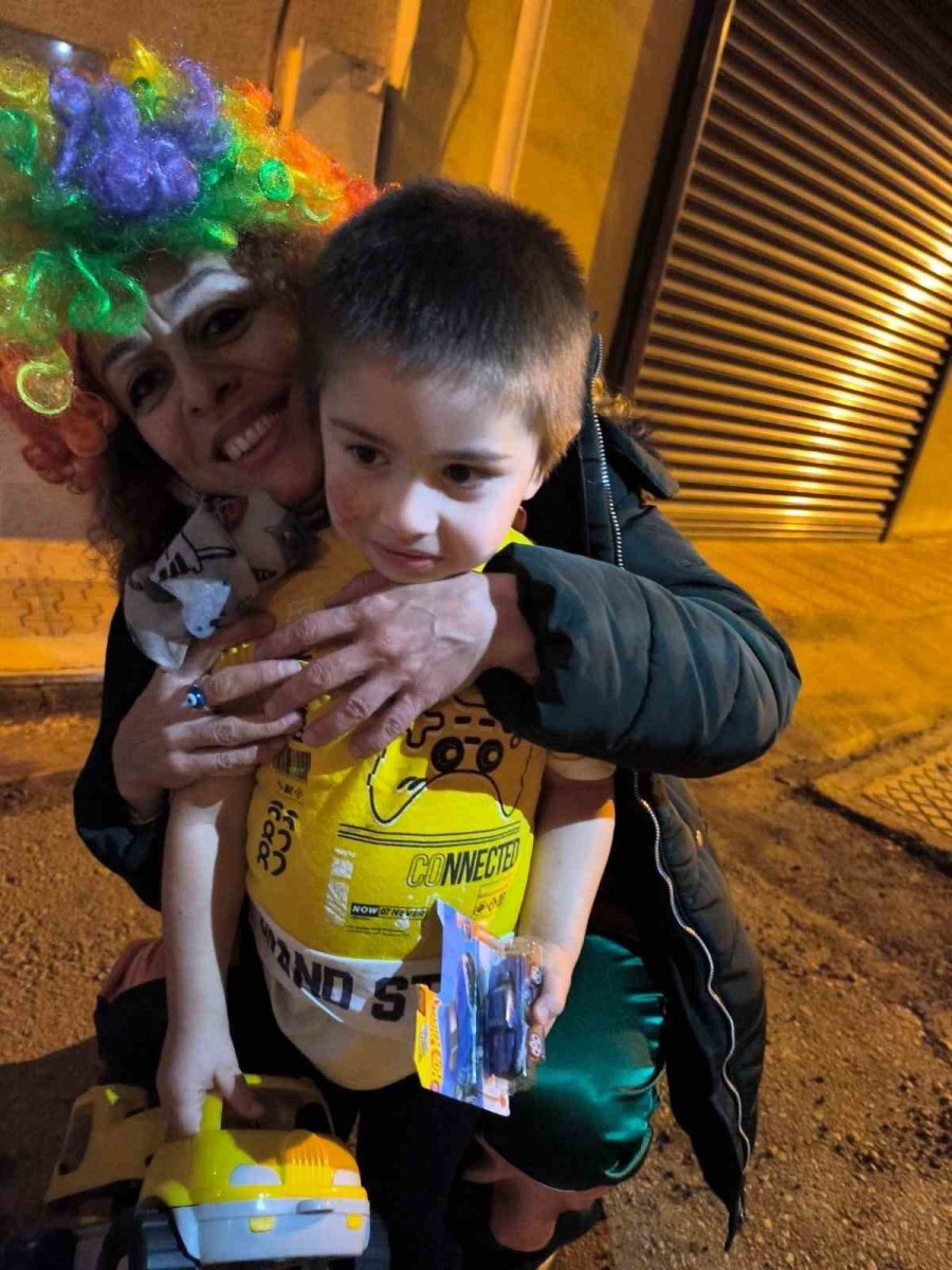 Hayırseverler Çocukların Yılbaşı Hediyelerini Unutmadı