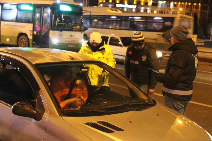 Kayseri’de Yılbaşında Araç Ve Yayalar Denetlendi
