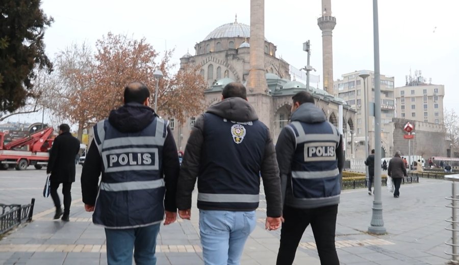 Kayseri Emniyeti’nden ’yılbaşı’ Uygulamaları: 15 Bin 569 Kişi Sorgulandı