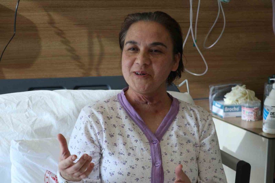 Sesini Kaybeden 2 Kız Annesi, Geçirdiği Operasyonla Eskisi Gibi Konuşabilmeye Başladı