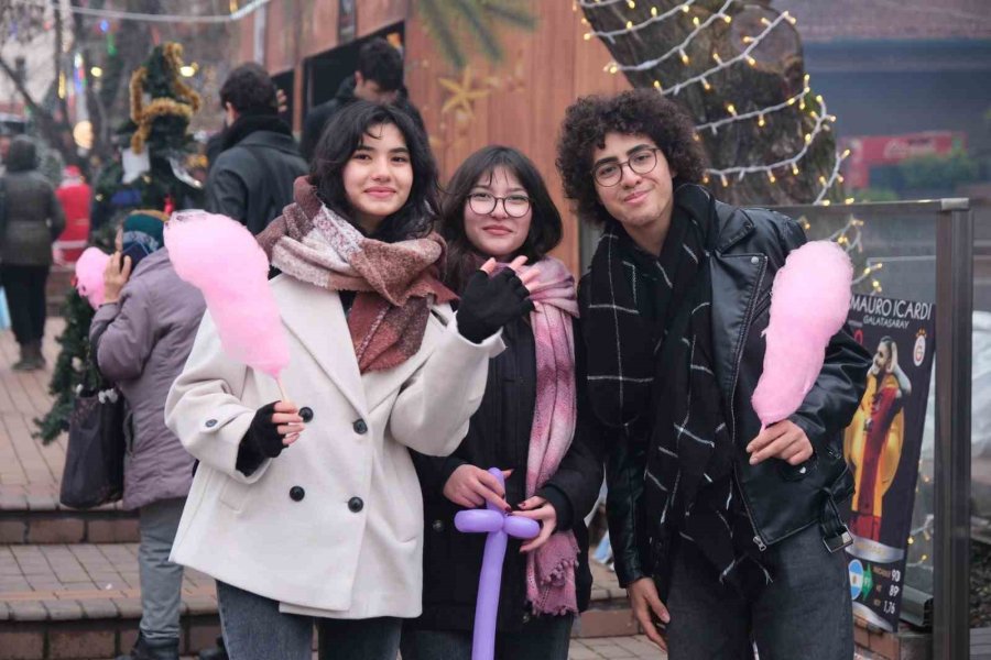 Odunpazarı Belediyesi’nin Yeni Yıl Pazarı Büyük İlgi Gördü