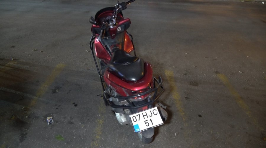 Alanya’da Motosikletin Çarptığı Yaya Yaralandı