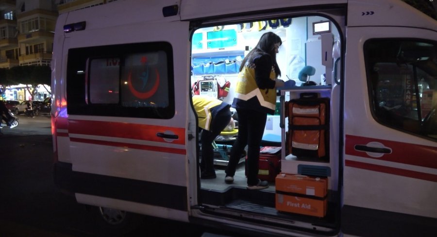 Alanya’da Motosikletin Çarptığı Yaya Yaralandı