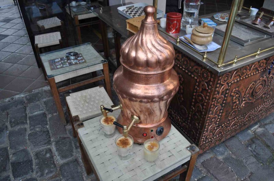 Soğuk Havalarda Hem Eli Hem De İçi Isıtıyor