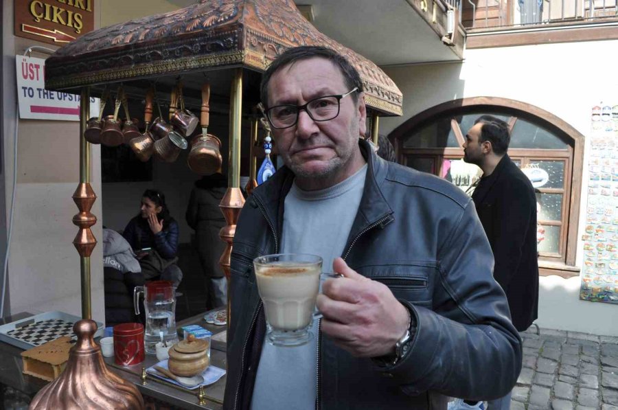 Soğuk Havalarda Hem Eli Hem De İçi Isıtıyor