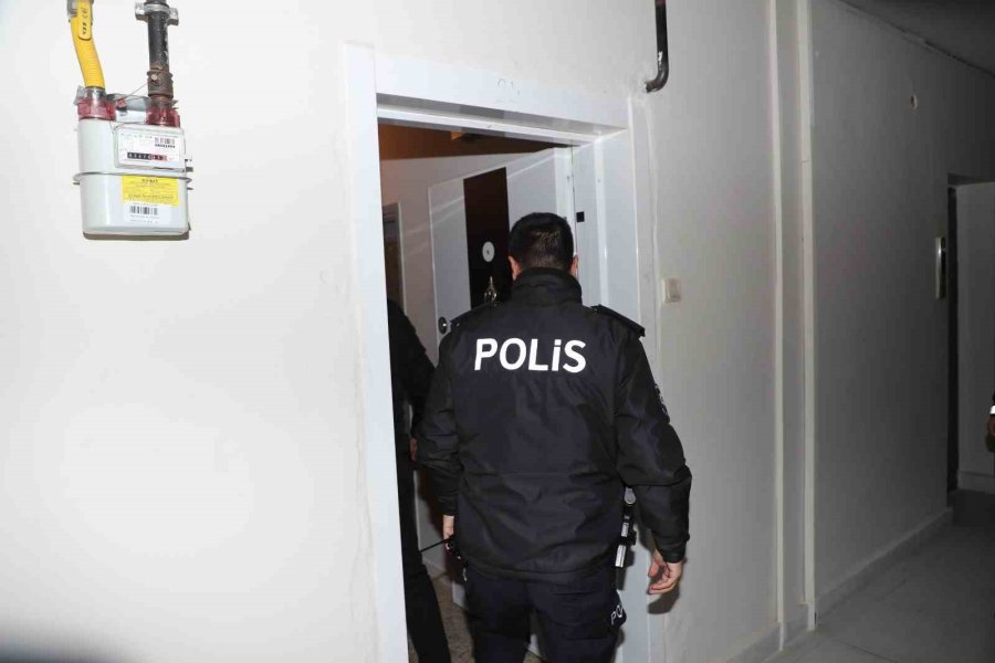 Mersin’de Aranan Şahıslar Operasyonu: 71 Hükümlü Yakalandı
