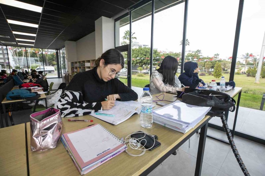 Mersin Büyükşehir Belediyesi, Sosyal Hizmetlerle On Binlerce Vatandaşın Hayatına Dokundu