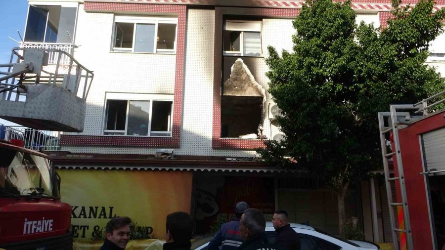 Antalya’da Yanan Ev Kullanılamaz Hale Geldi