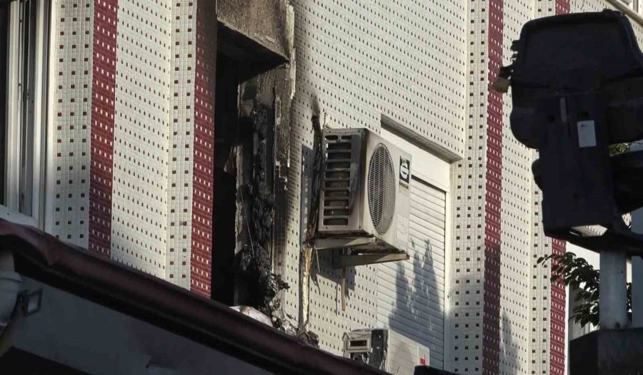 Antalya’da Yanan Ev Kullanılamaz Hale Geldi