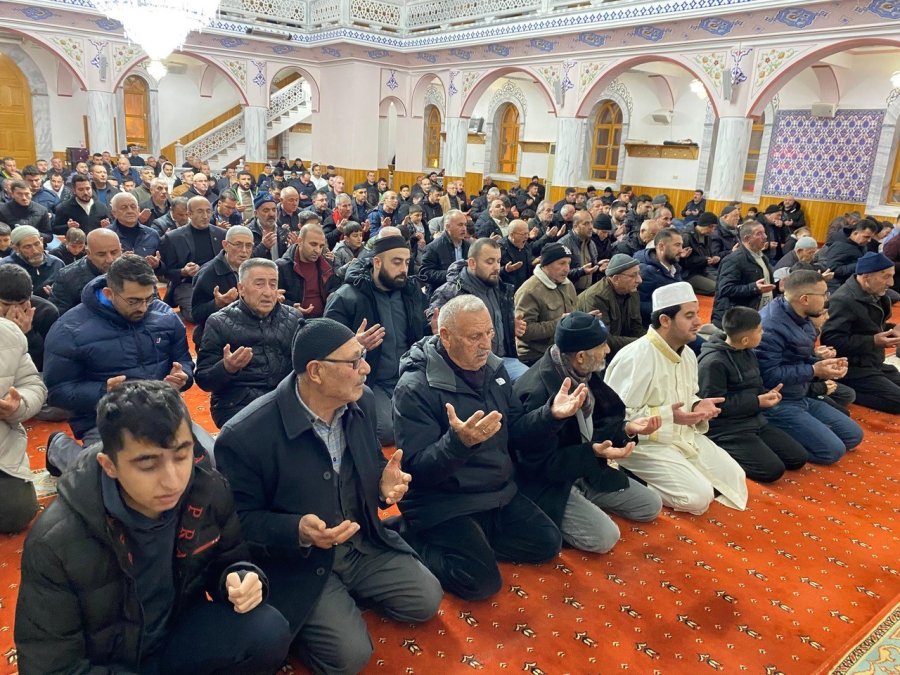 Kulu’da Regaib Kandili’nde Vatandaşlar Camilere Akın Etti