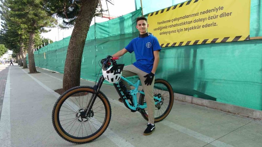 Bisiklet Yolunda İlerleyen Genç, Yoluna Gire Yayaya ’burası Ne Yolu’ Diye Sorunca Olanlar Oldu