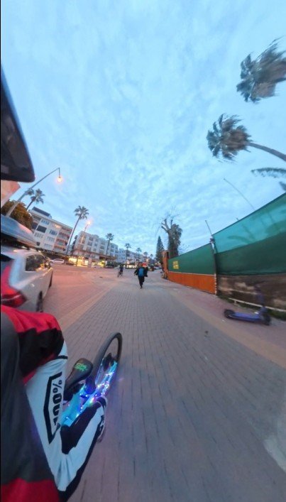 Bisiklet Yolunda İlerleyen Genç, Yoluna Gire Yayaya ’burası Ne Yolu’ Diye Sorunca Olanlar Oldu