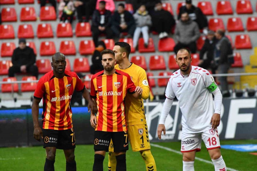 Trendyol Süper Lig: Kayserispor: 0 - Samsunspor: 1 (ilk Yarı)