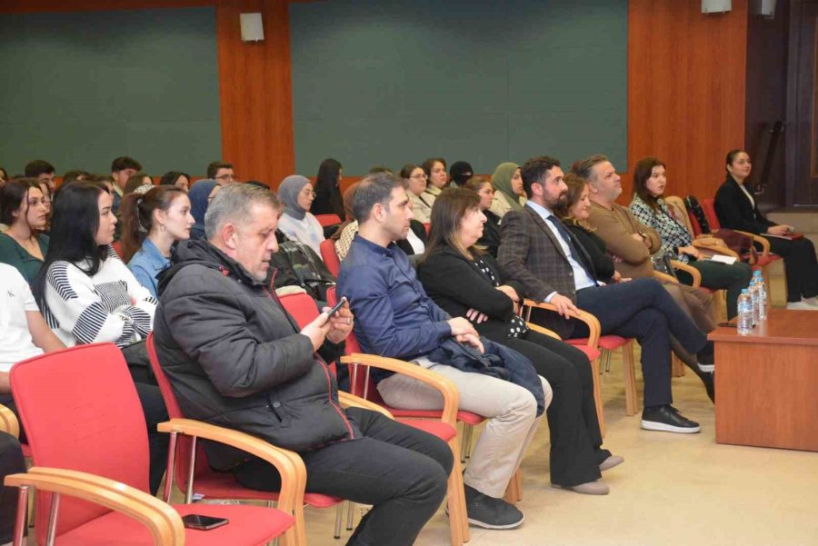 ’eczane Hizmetleri Programı Öğrencilerinin Sektör Buluşmaları’ Paneli Düzenlendi