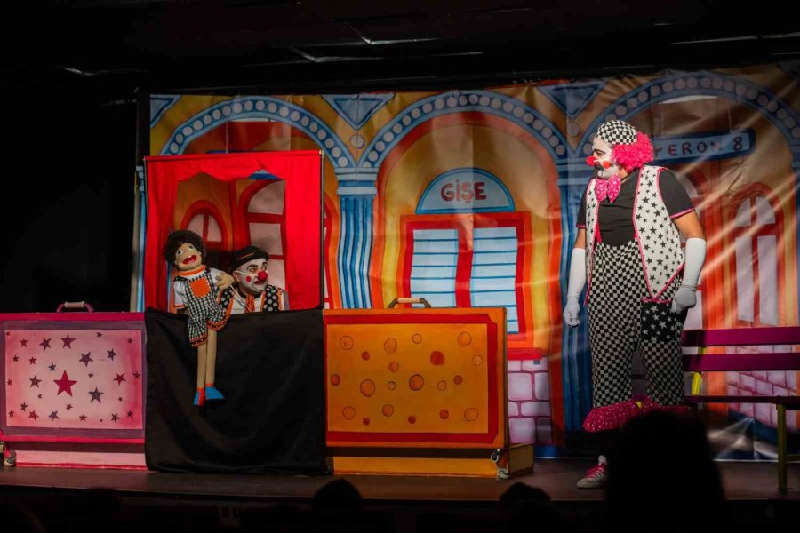 Mersin’de Çocuklar Tiyatro İle Buluşmaya Devam Ediyor