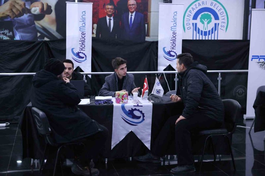 İstihdam Fuarı’nda 350 Kişiye İstihdam Sağlandı