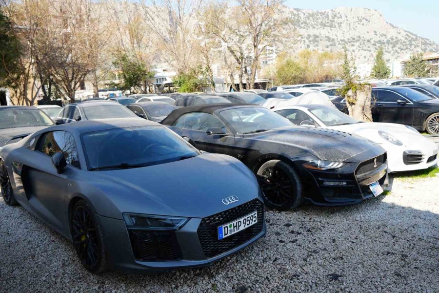 Milli Servet Otoparklarda Çürümeye Terk Edildi, Aralarında 21 Yıldır Bekleyen Var