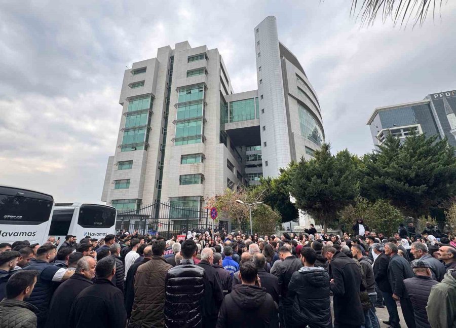 Mersin’de Dem Partili Akdeniz Belediye Başkanı Ve 4 Meclis Üyesi Tutuklandı