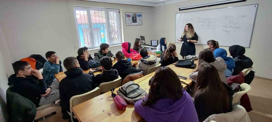 Öğrenciler İçin “sınav Kaygısı Ve Baş Edebilme Yöntemleri” Semineri Düzenlendi