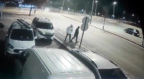 Kız Arkadaşının Patronuna Kızıp İş Yerine Molotofkokteyli Attı