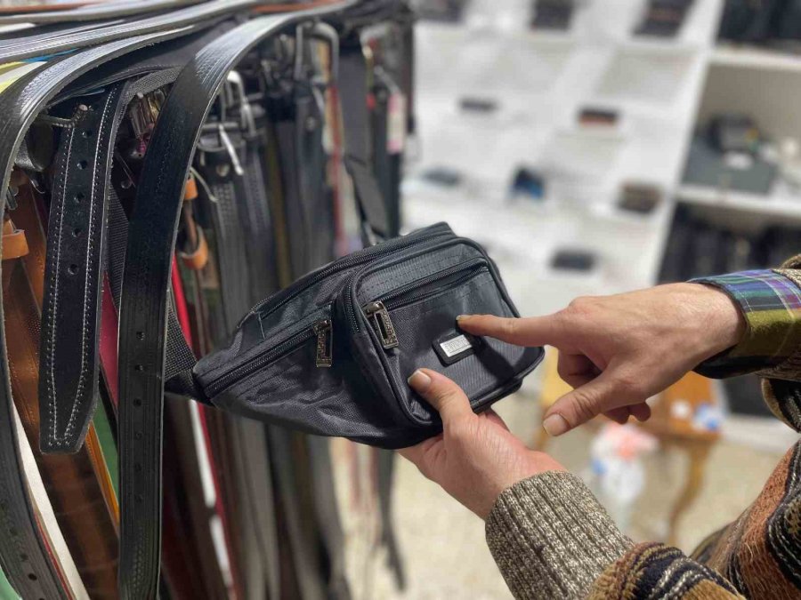 Erkekler De Kadınlar Kadar Çanta Kullanmaya Başladı