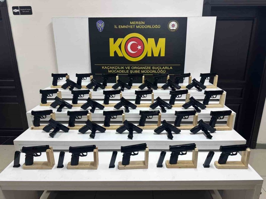 Mersin’de Araçta 40 Tabanca Ele Geçirildi: 2 Gözaltı