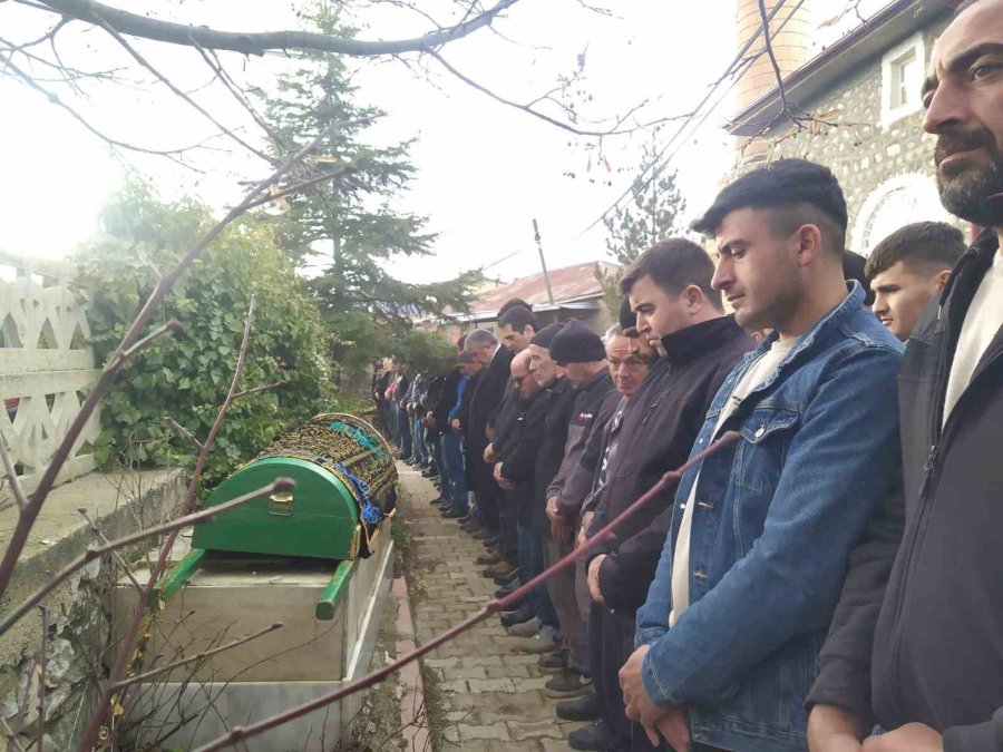 Baraj Tünel İnşaatında Hayatını Kaybeden İşçi Son Yolculuğuna Uğurlandı