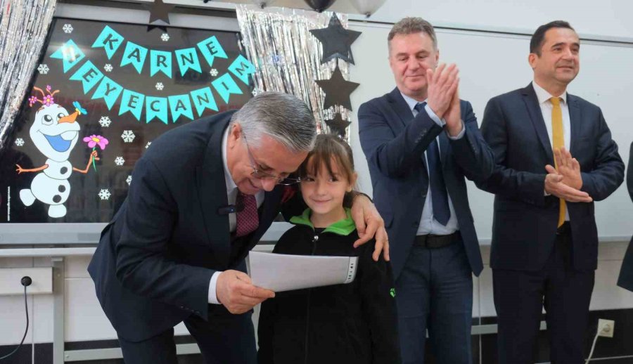 Kemer Belediye Başkanı Topaloğlu Karne Törenine Katıldı