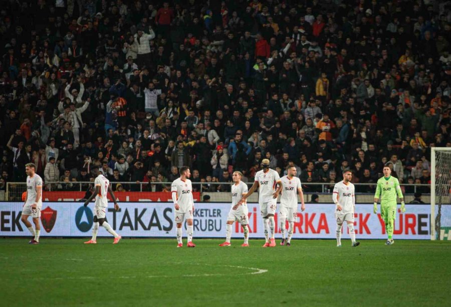 Trendyol Süper Lig: Atakaş Hatayspor: 1 - Galatasaray: 0 (ilk Yarı)