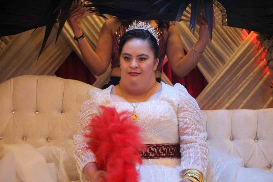 Down Sendromlu Keziban’ın Gelinlik Hayali Gerçek Oldu