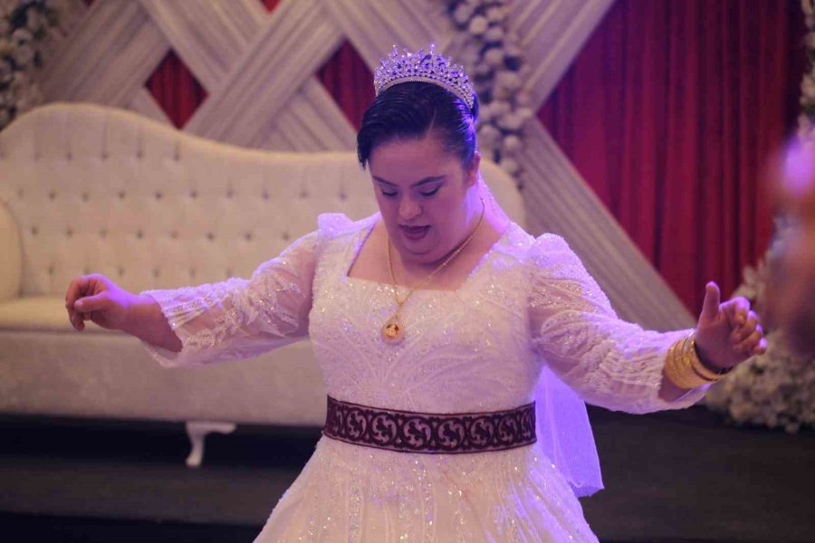 Down Sendromlu Keziban’ın Gelinlik Hayali Gerçek Oldu