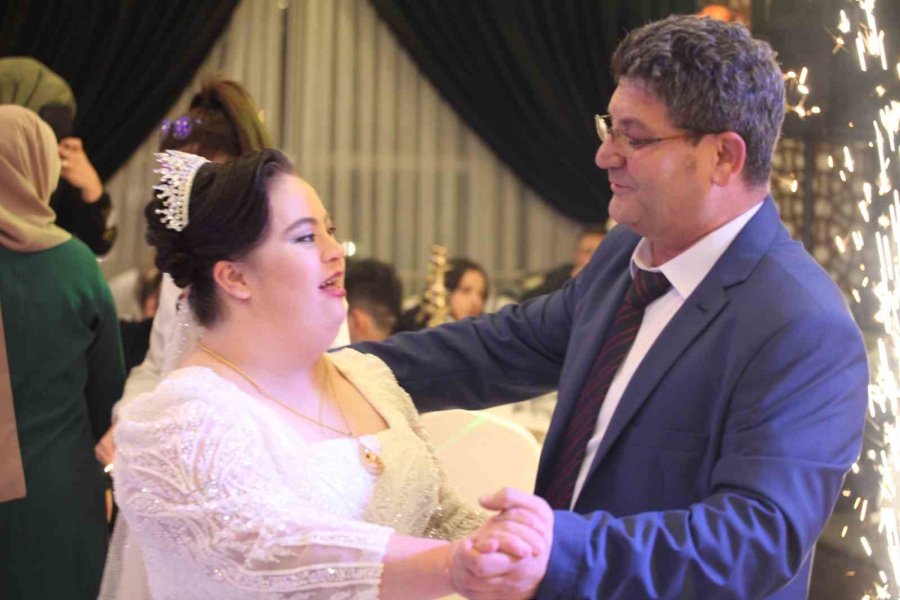 Down Sendromlu Keziban’ın Gelinlik Hayali Gerçek Oldu