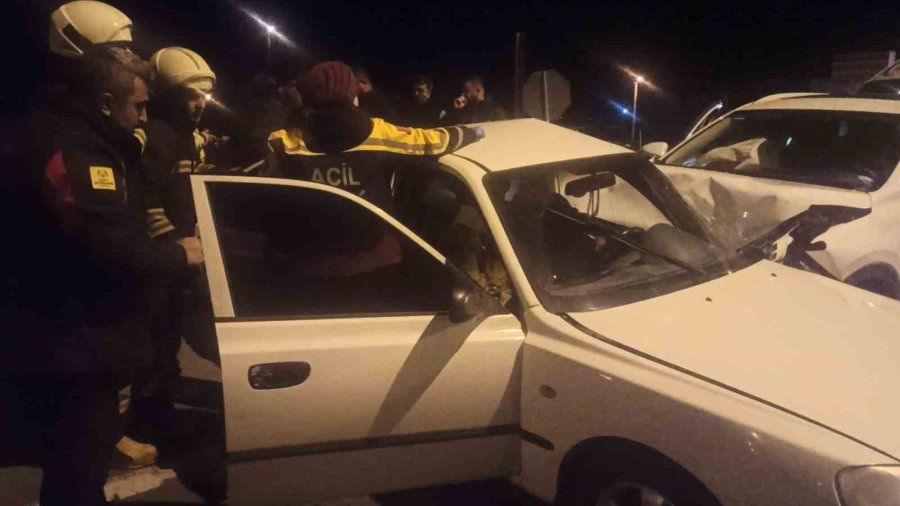 Konya’da Otomobil İle Cip Çarpıştı: 6 Yaralı