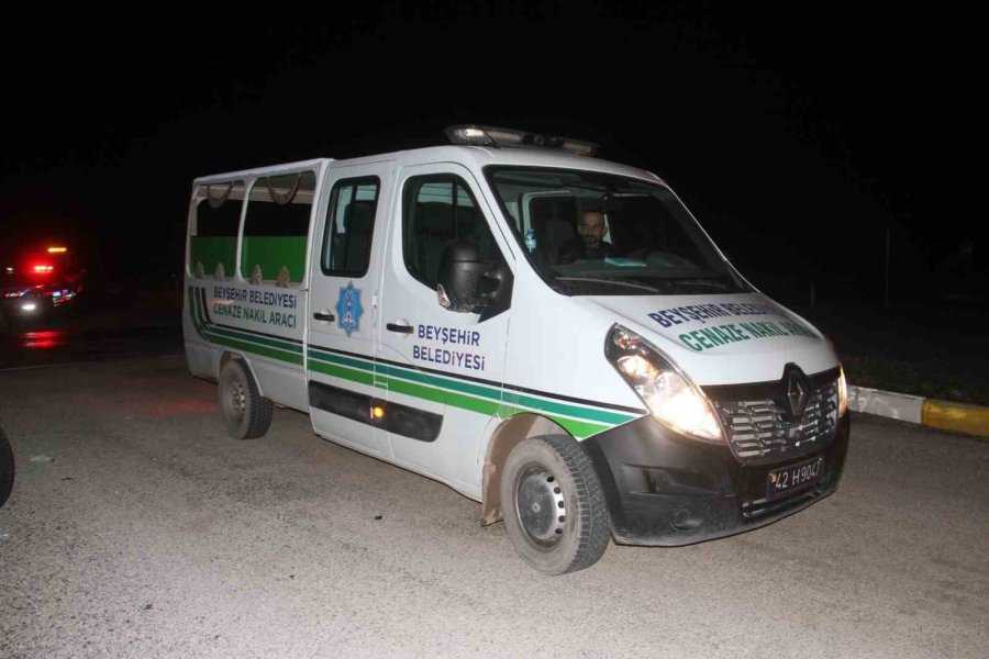 Koreli Turistleri Taşıyan Minibüs İle Otomobil Çarpıştı: 1 Ölü, 7 Yaralı