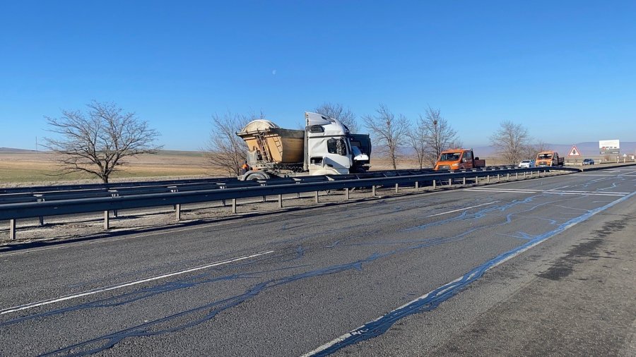 Konya’da Tırlar Çarpıştı: 1 Yaralı