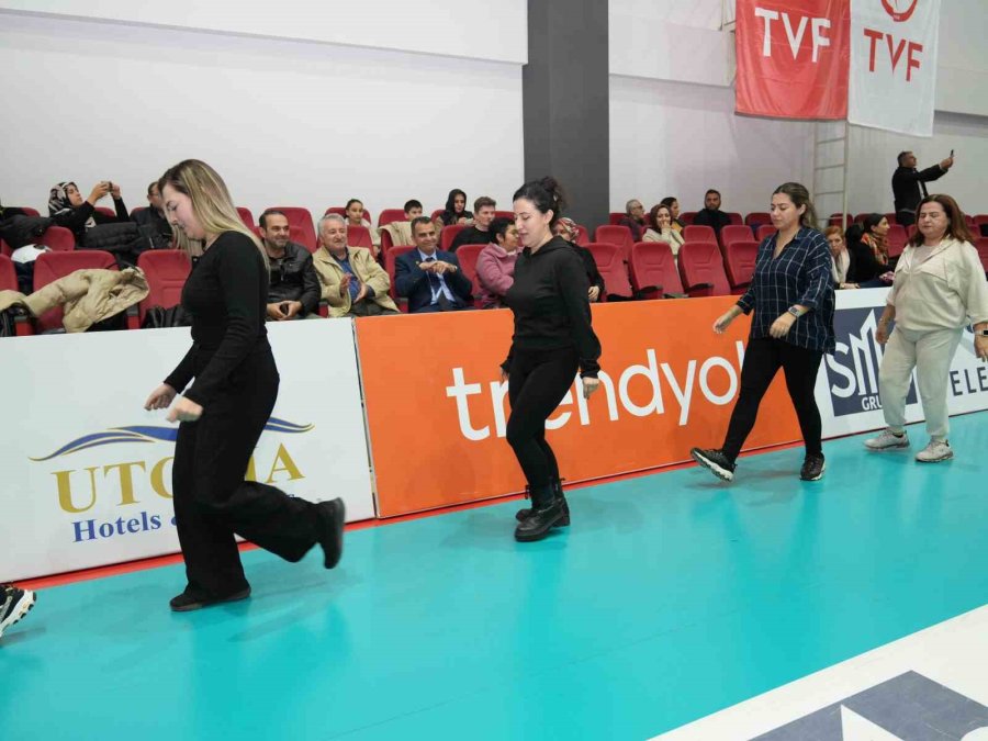 Alanya’da Zeybek Kurslarının İkinci Dönemi Başlıyor