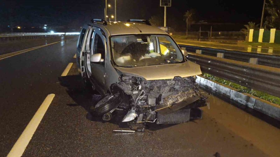 Kaza Yapıp Bırakıp Gittiği Araçtan İçki Şişesi Çıktı