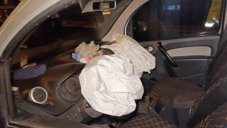 Kaza Yapıp Bırakıp Gittiği Araçtan İçki Şişesi Çıktı