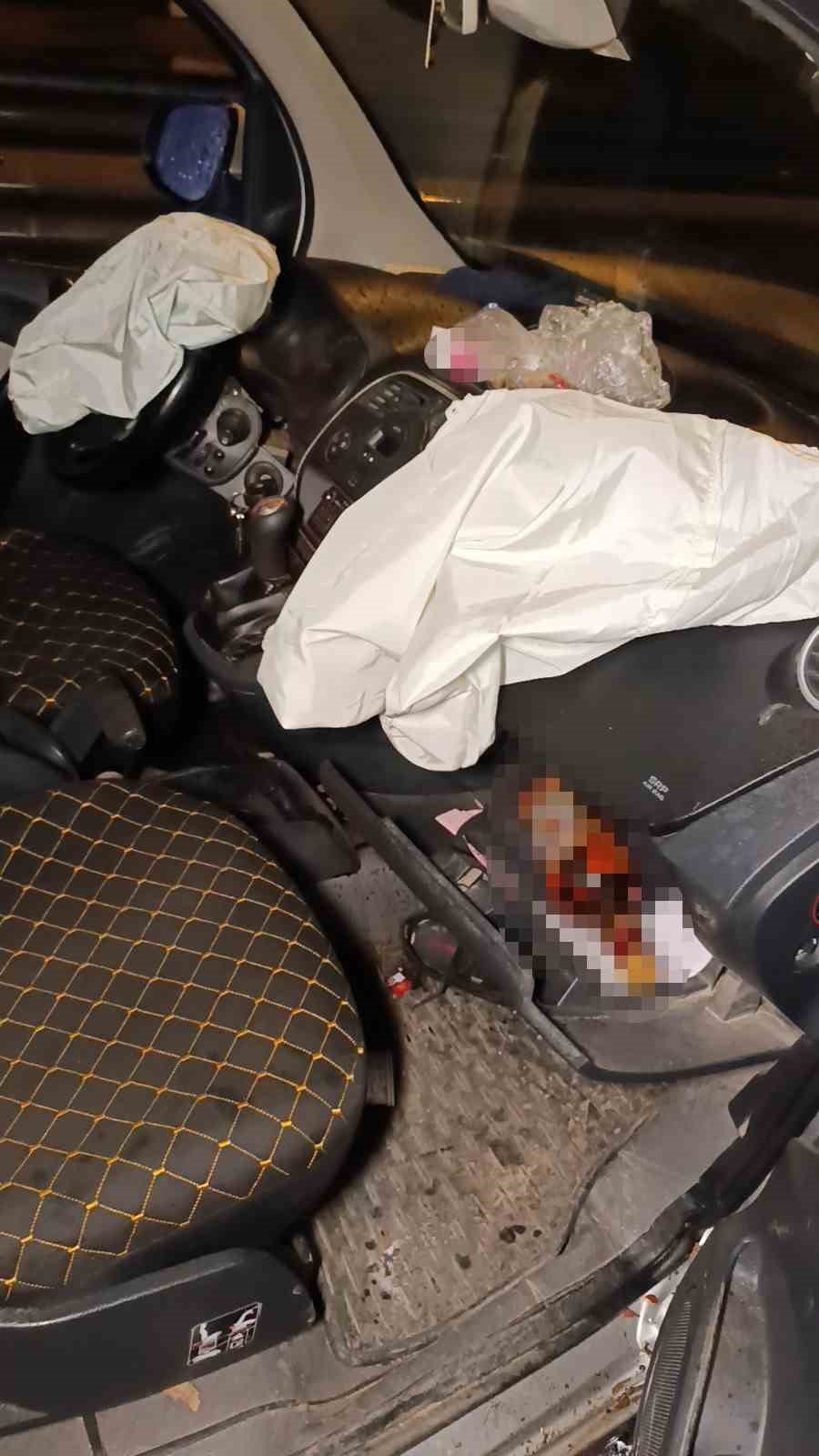 Kaza Yapıp Bırakıp Gittiği Araçtan İçki Şişesi Çıktı