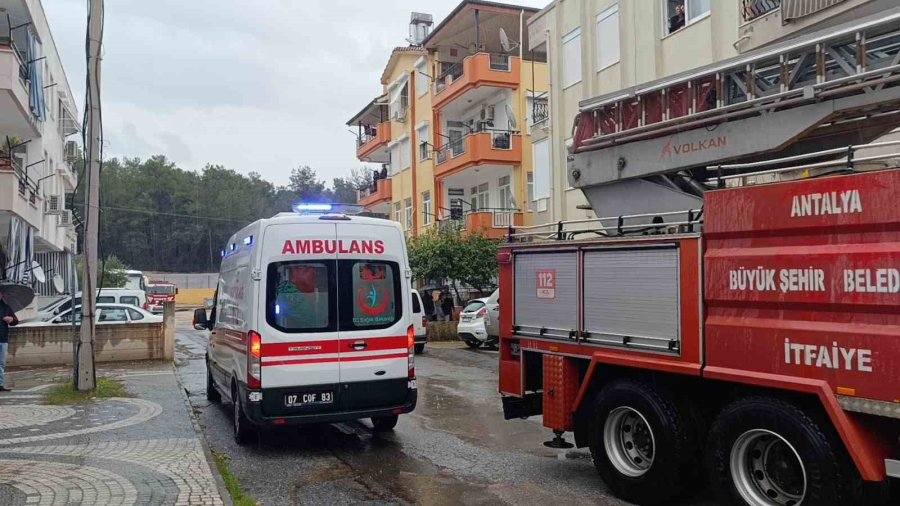Çamaşır Makinesi Alev Aldı, Kadın Dumandan Etkilendi