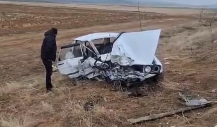 Aksaray’da 2 Otomobil Kafa Kafaya Çarpıştı: 1 Ölü, 2 Yaralı