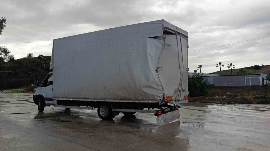 Kırmızı Işıkta Zincirleme Kaza Güvenlik Kamerasında