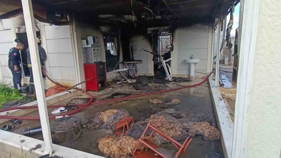 Prefabrik Ev Alevlere Teslim Oldu